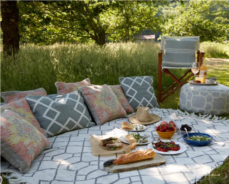 pic nic romantico in giardino