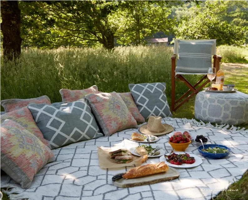pic nic romantico in giardino