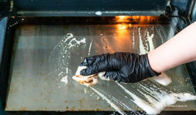 Come pulire il forno: ecco tutti i trucchi per far brillare il forno -  NotiziarioImmobiliare.it