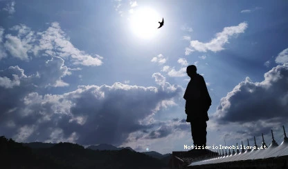Scopri la statua più alta del mondo 182 metri!