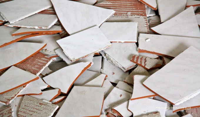 Smaltimento piastrelle: dove buttare le mattonelle in ceramica?