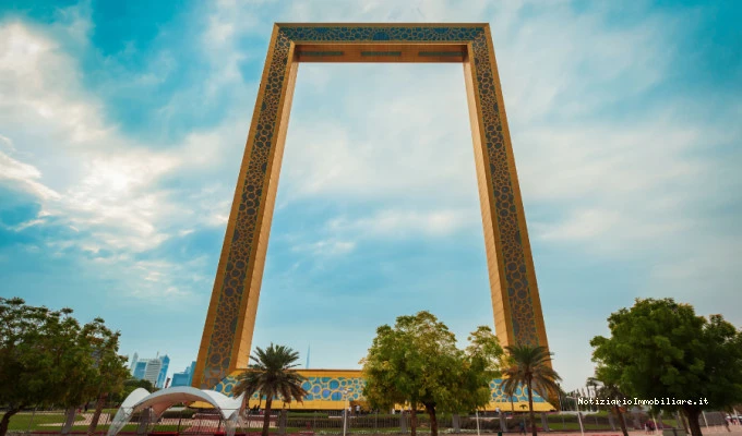 Dubai Frame: l'iconico quadro dorato che incornicia la città